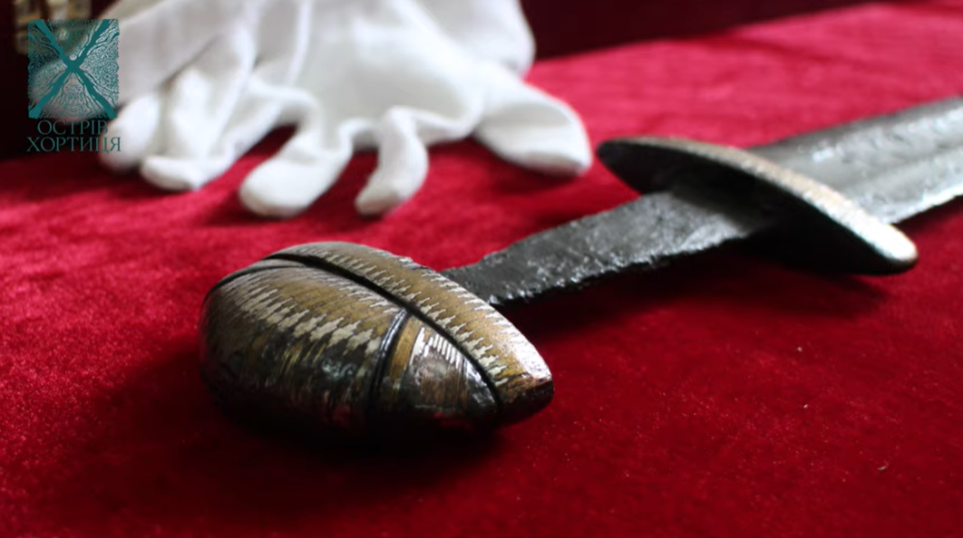 В музее &quot;Хортица&quot; рассказали о мече Святослава, найденном на месте последней битвы князя (видео)