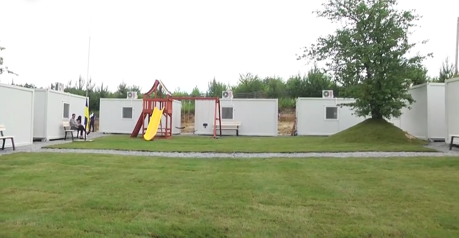 Как выглядит новый модульный городок для переселенцев под Львовом с домиками за 10 тысяч евро