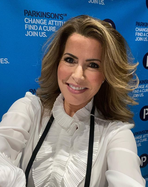 "У них был только маленький чемодан": британская ТВ-звезда приютила семью из Украины