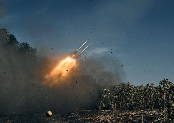 Кавуни під захистом ЗСУ: мережу захопили видовищні кадри роботи арти по позиціях ворога