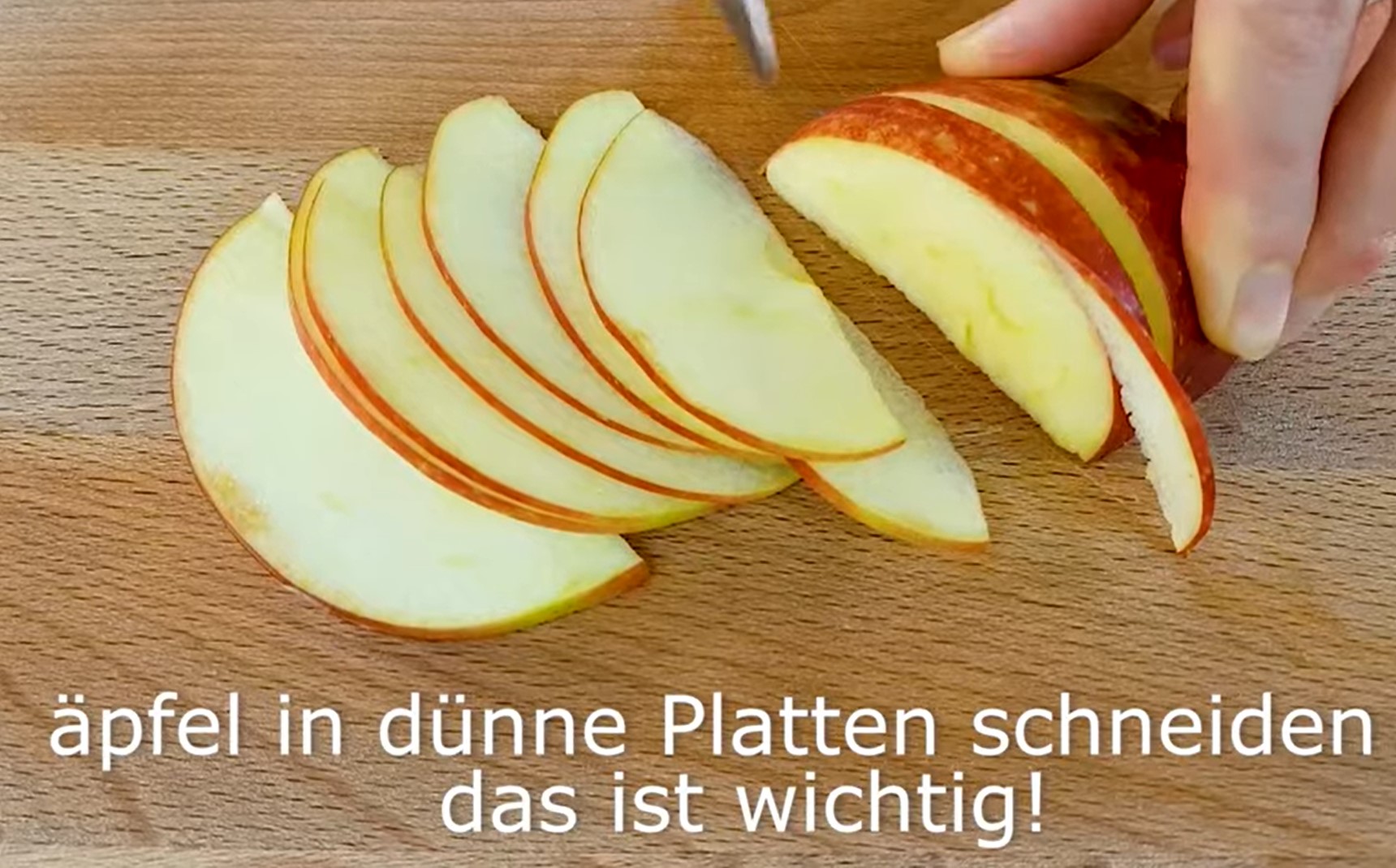 Французький яблучний пиріг, в якому яблук більше, ніж тіста: простий рецепт