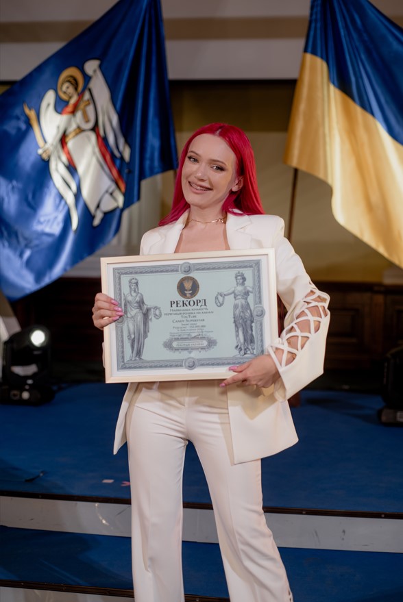 Известная блогерша установила национальный рекорд и стала самой популярной в Украине (фото)