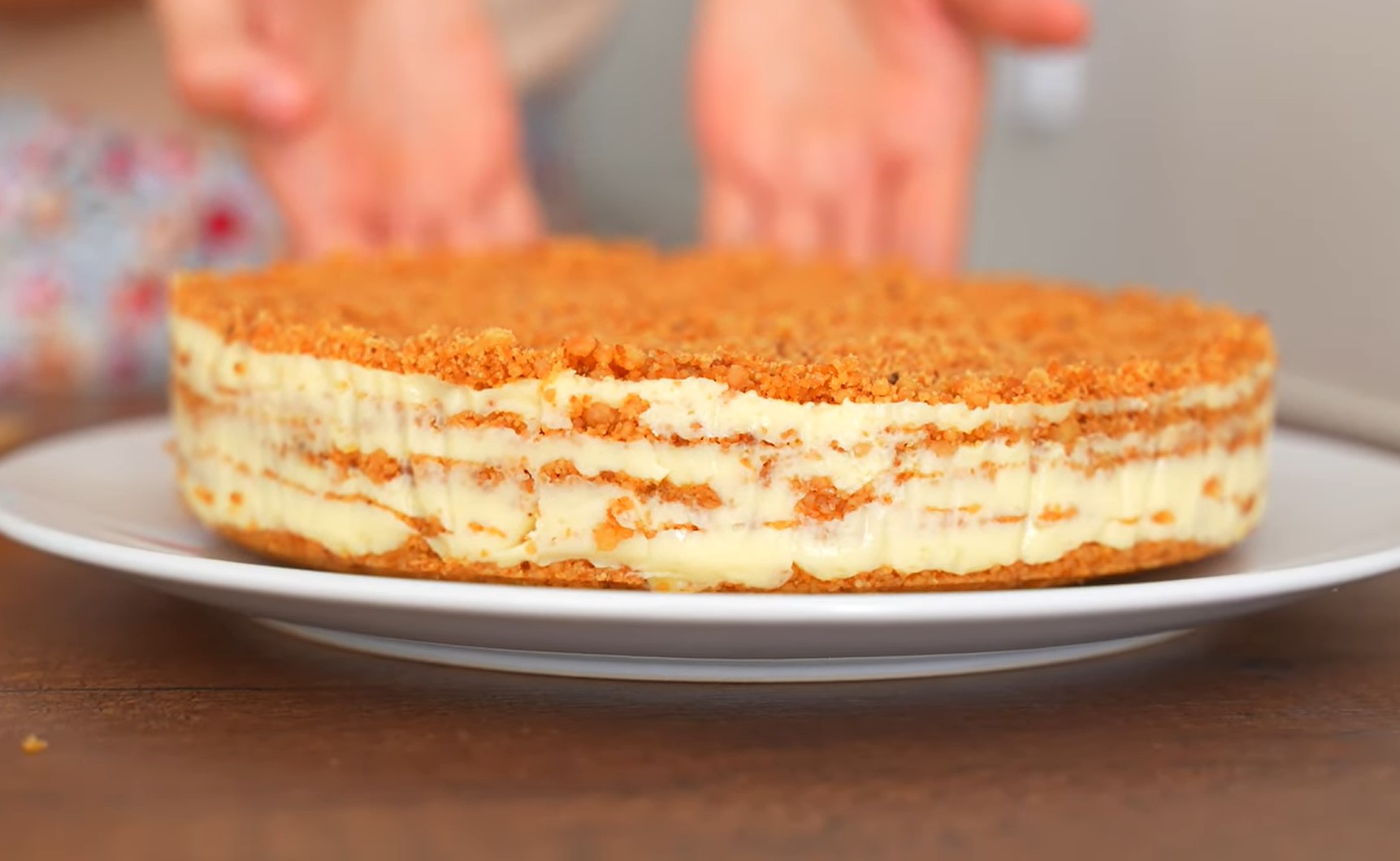 Швидкий і бюджетний торт без духовки: всього 15 хвилин на готування!