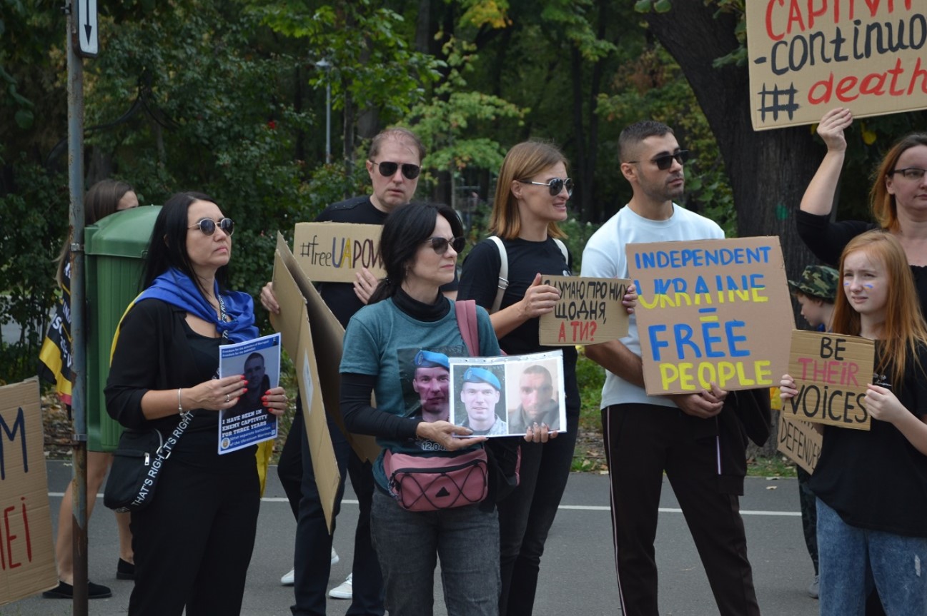 &quot;Не маємо права мовчати&quot;: на мітингу в Бухаресті нагадали про жертв російського полону