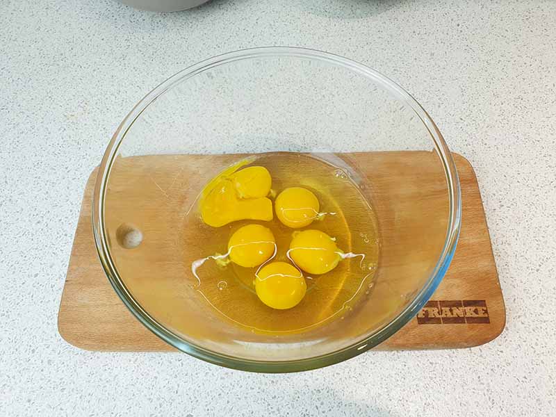 Клопотенко дав рецепт розкішної шарлотки з яблуками і секретним інгредієнтом: готуємо за 30 хвилин!