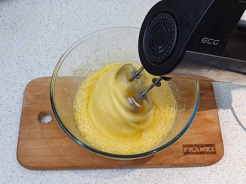 Клопотенко дав рецепт розкішної шарлотки з яблуками і секретним інгредієнтом: готуємо за 30 хвилин!