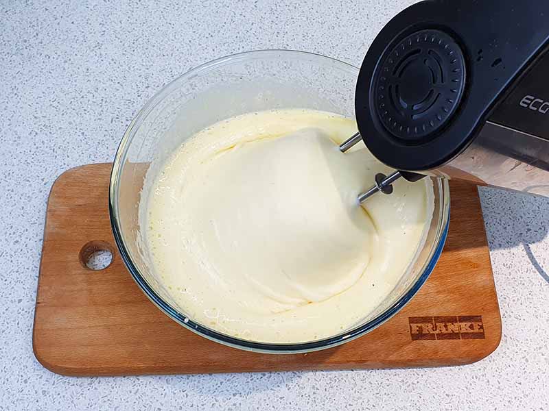 Клопотенко дав рецепт розкішної шарлотки з яблуками і секретним інгредієнтом: готуємо за 30 хвилин!