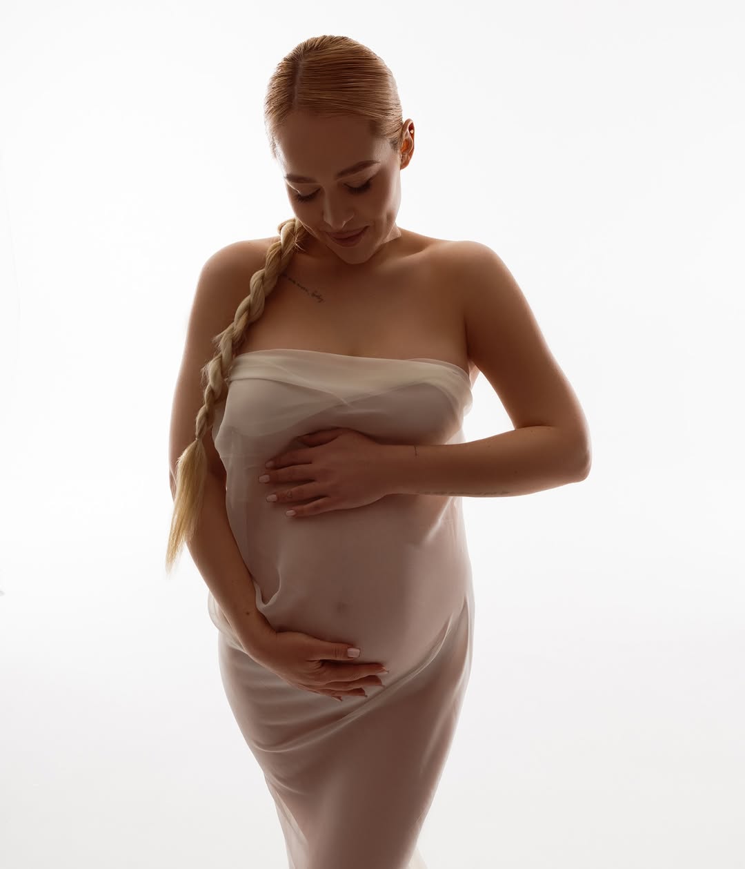 Победительница "Холостяка" Инна Белень умилила нежными фото и подробностями беременности