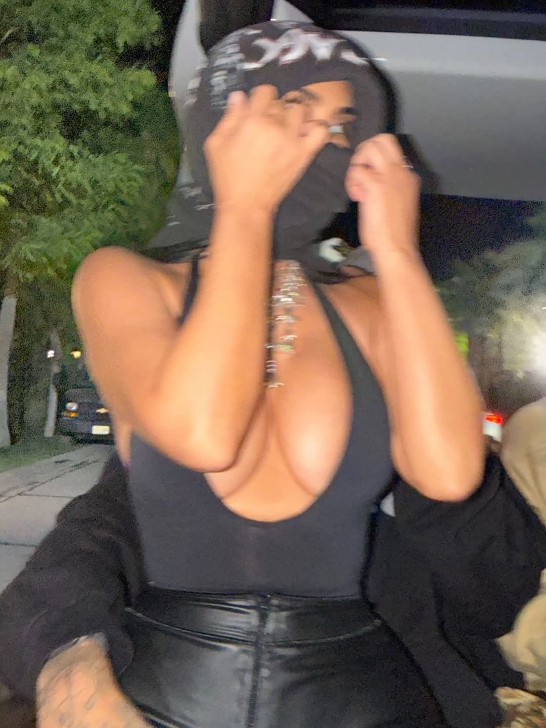 Кім Кардаш'ян помітили за поцілунками із зіркою "Формули 1" (фото)