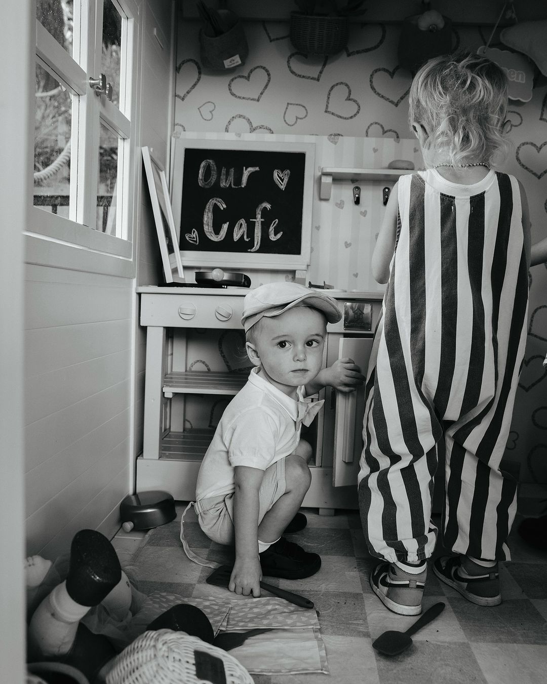 "Весь мой мир": Пэрис Хилтон растрогала сеть семейными кадрами с детьми