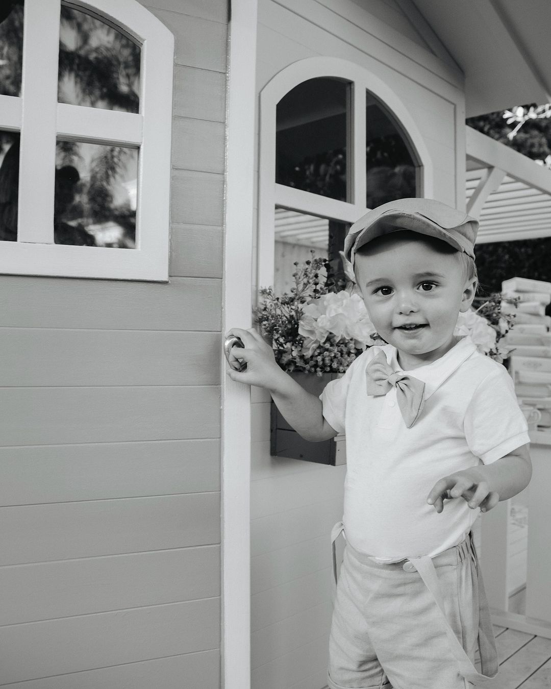 "Весь мой мир": Пэрис Хилтон растрогала сеть семейными кадрами с детьми