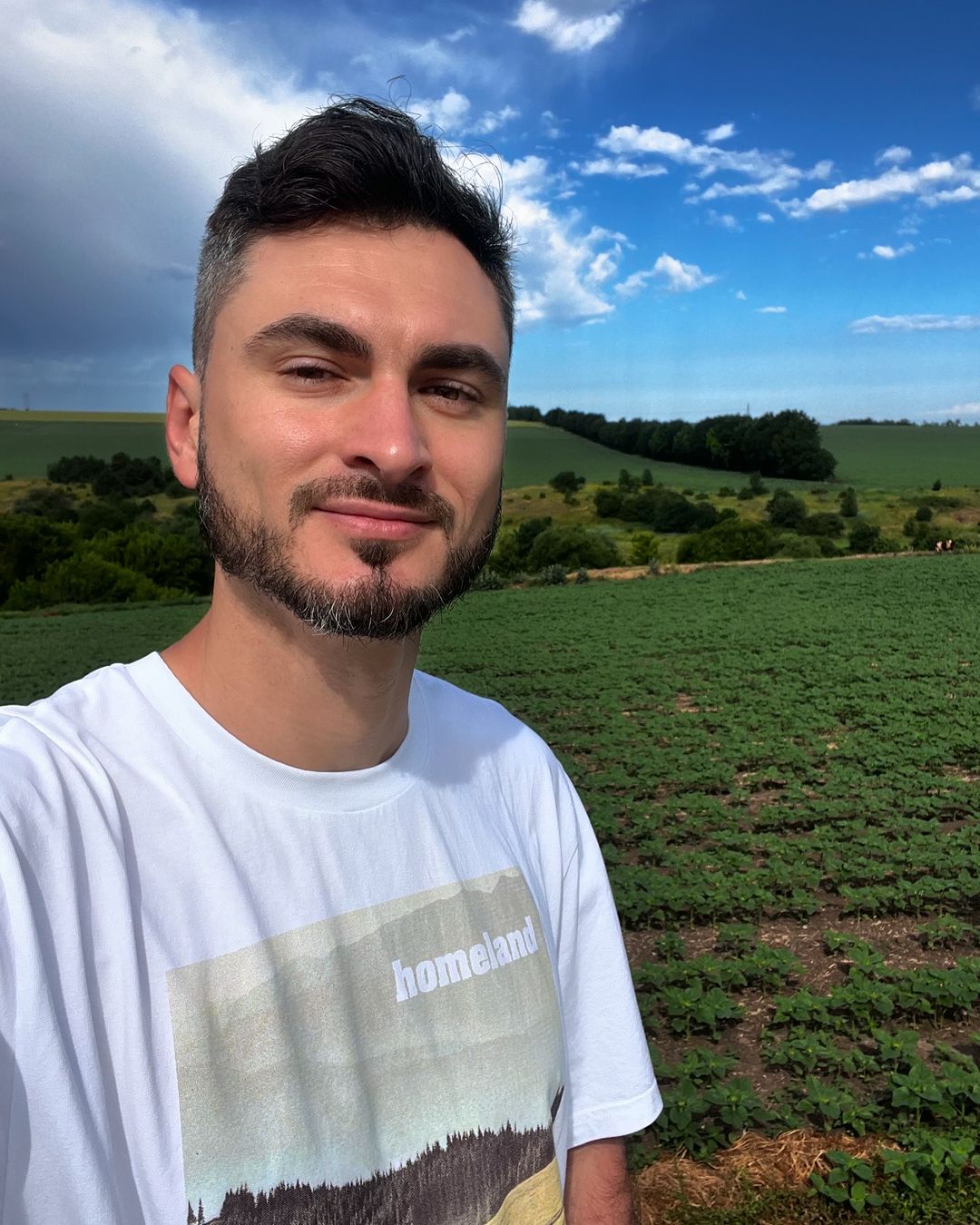 Популярный тревел-блогер получил повестку: &quot;Сразу на ВВК&quot;