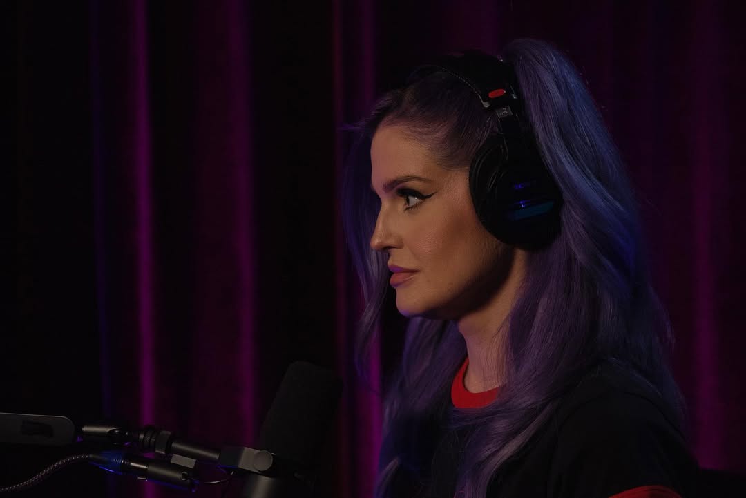 Від рок-н-ролу до гламуру. Як сьогодні виглядає Келлі Осборн і як склалася доля ікони стилю