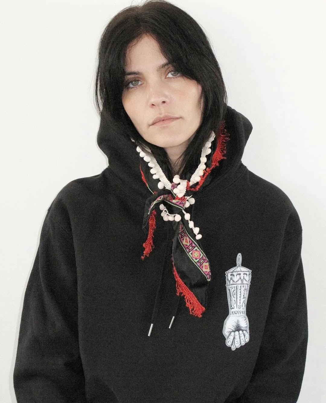 Держали в здании со змеями и скорпионами. Что известно о похищении популярной модели Victoria's Secret