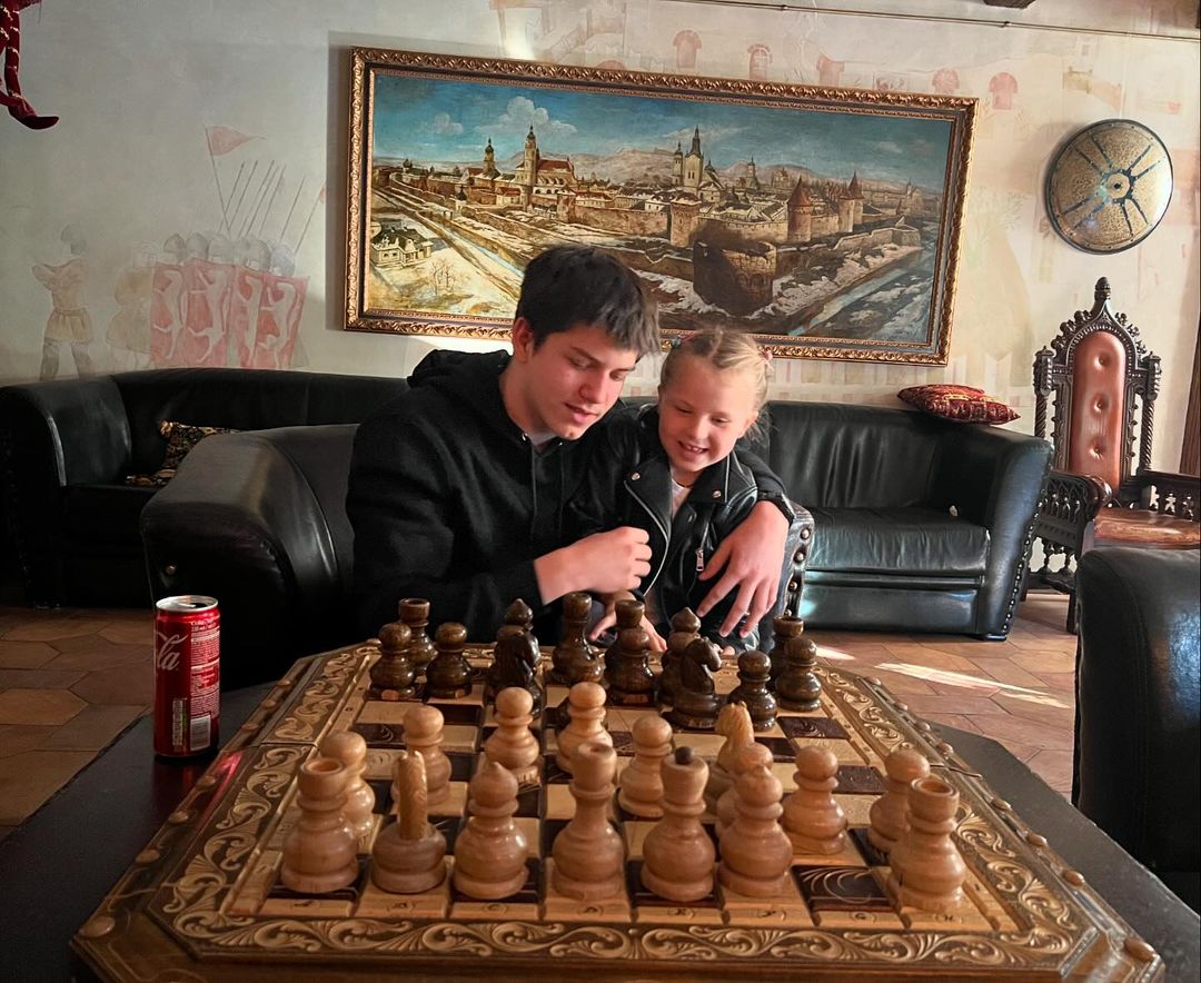 Притула показал, как проводит время с детьми: &quot;Дожали отца&quot;