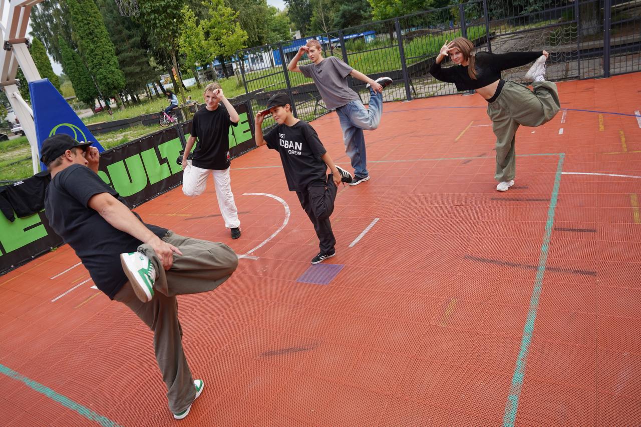 Безкоштовні заняття зі стрітфутболу, брейкінгу та стрітденсу для дітей  у Львові: де і як тренуватися