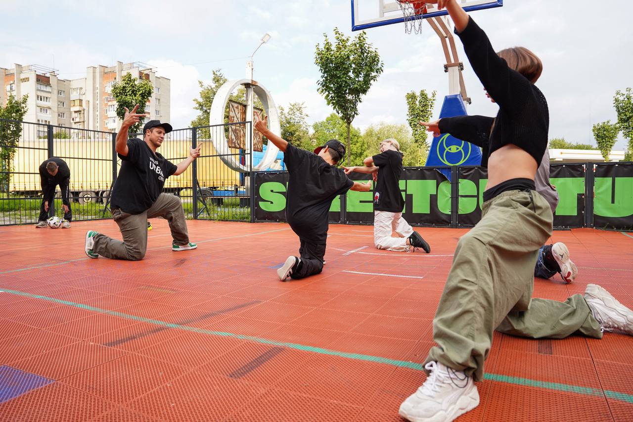 Безкоштовні заняття зі стрітфутболу, брейкінгу та стрітденсу для дітей  у Львові: де і як тренуватися