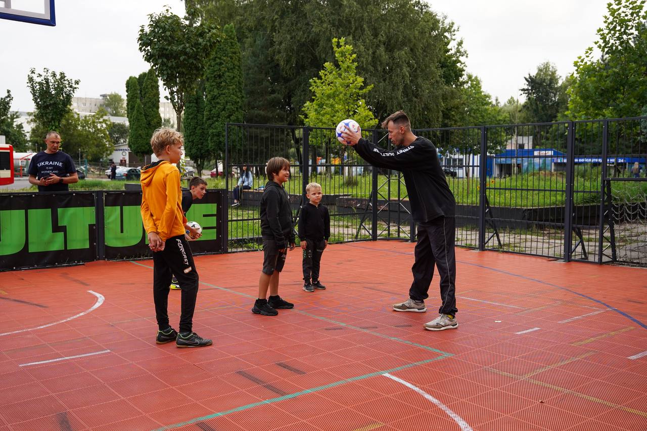 Безкоштовні заняття зі стрітфутболу, брейкінгу та стрітденсу для дітей  у Львові: де і як тренуватися