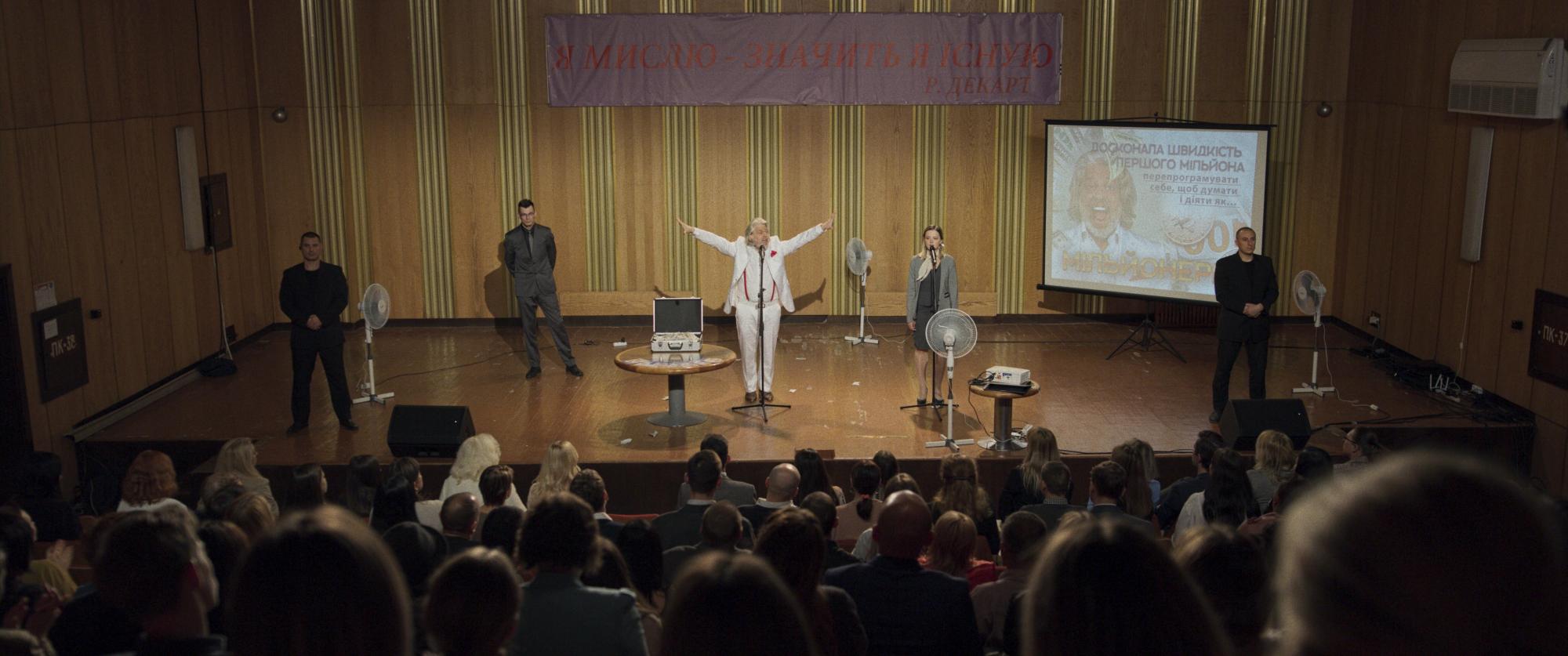 Постправда, сатира на сучасність і fake-news: 10 причин дивитися фільм “Редакція&quot;