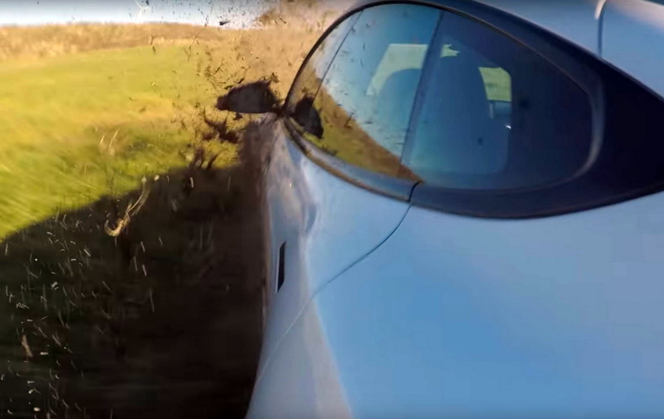 Слабкі гальма: найпотужніша Tesla Model S Plaid потрапила в аварію на гоночному треку