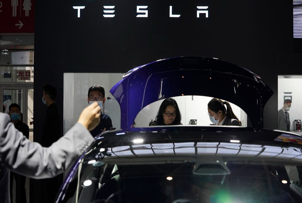 Зайві деталі: Tesla відвантажила клієнтам десятки тисяч машин з урізаною електронікою