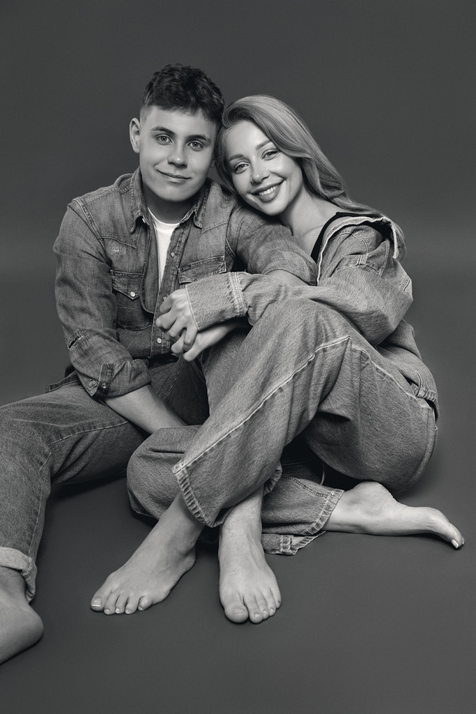 Тіна Кароль зворушила фото з 14-річним сином. Знімки присвятила його померлому батьку