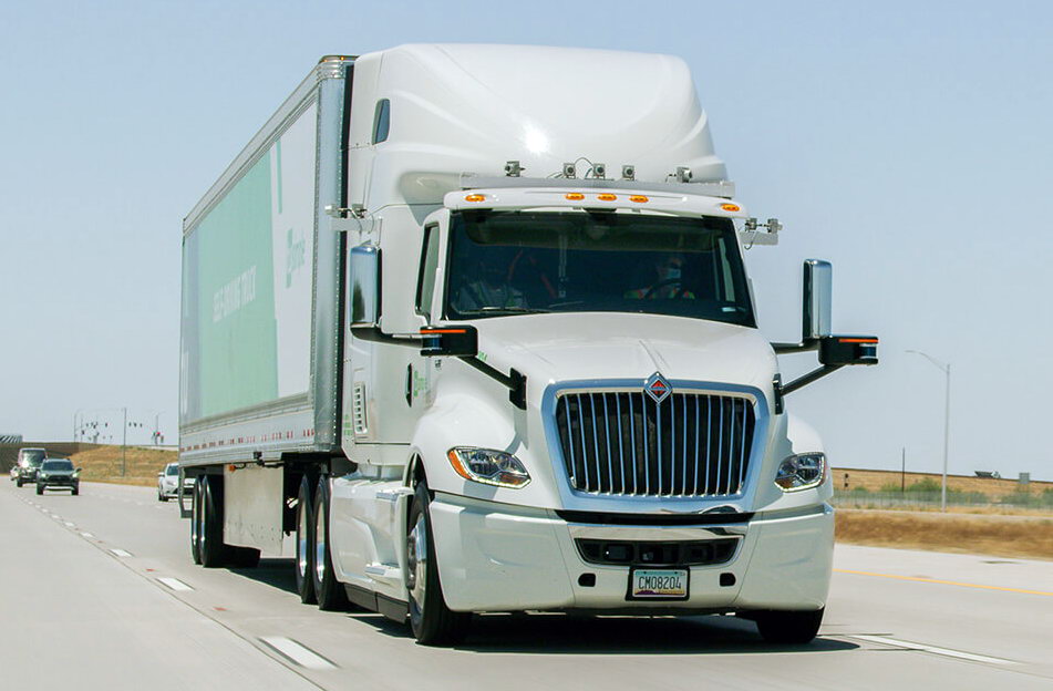 Вперше у світі: у США самокерована фура проїхала 130 км без будь-якої участі людини