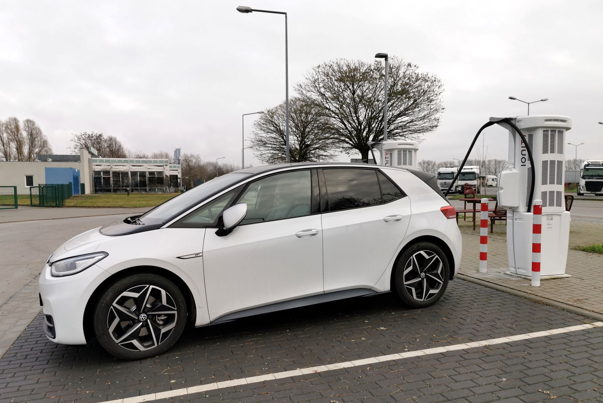 Volkswagen ID.3 на зарядній станції