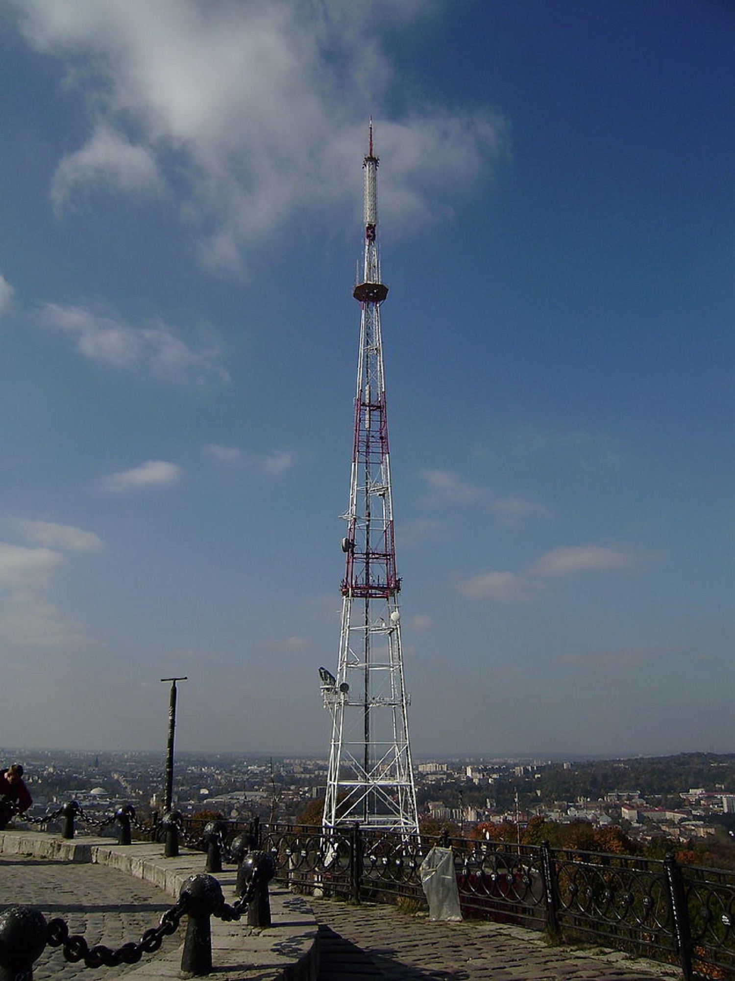 Выше Эйфелевой башни: 5 уникальных телебашен Украины