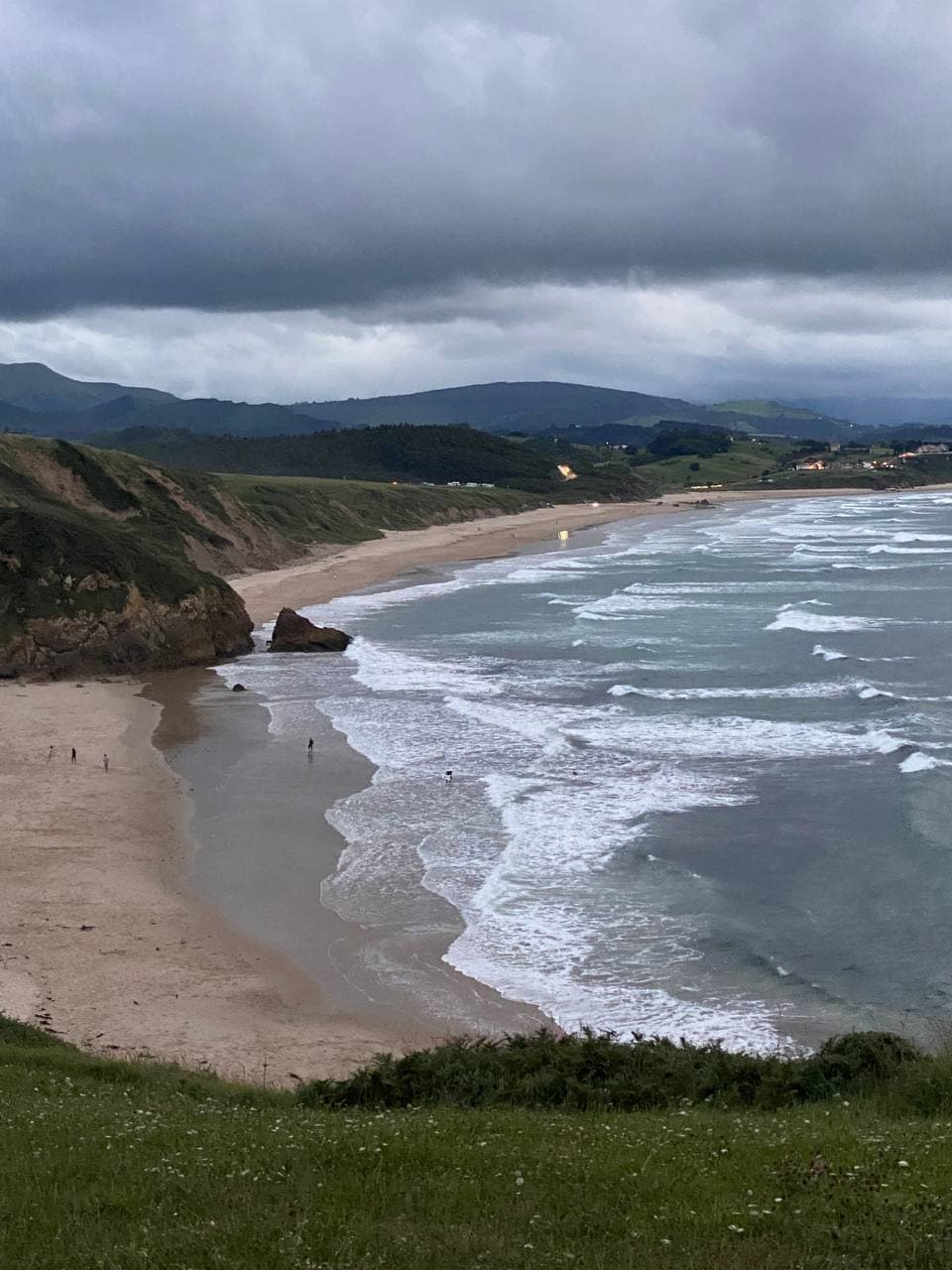 Советы ТВ-звезды для яркого отдыха в Испании: 15 км по горной реке и замок, где жила Дейенерис