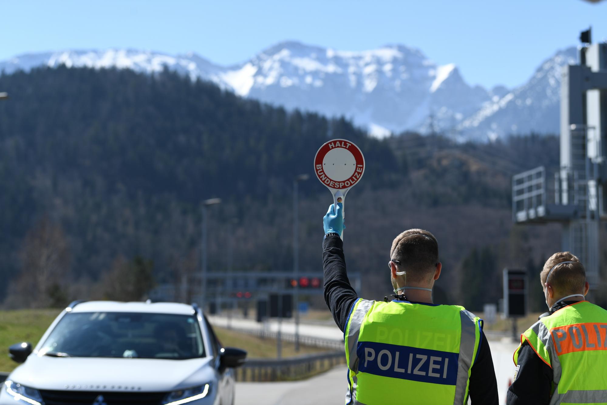 В Германии ввели паспортный контроль на всех границах: что изменится для украинцев