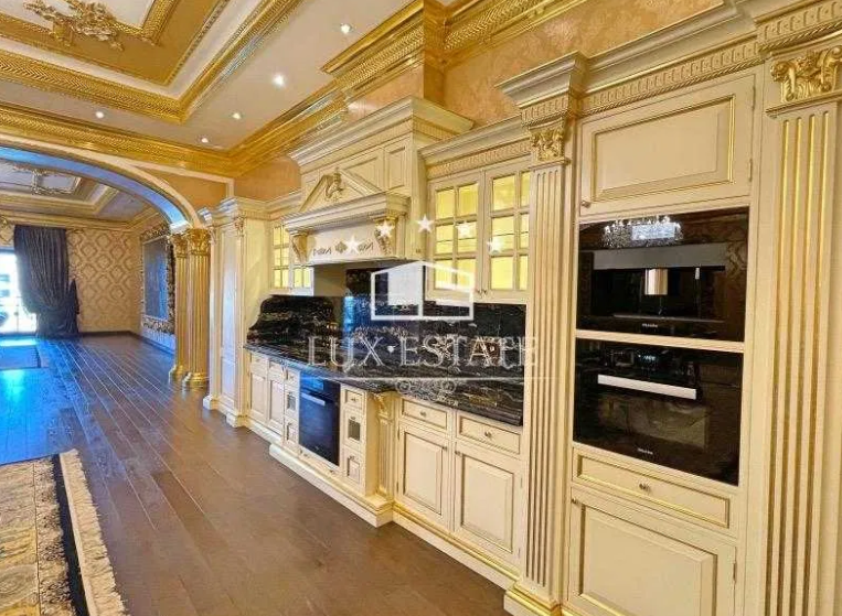 В Киеве продают квартиру &quot;для любителей роскоши&quot;: сумма шокирует