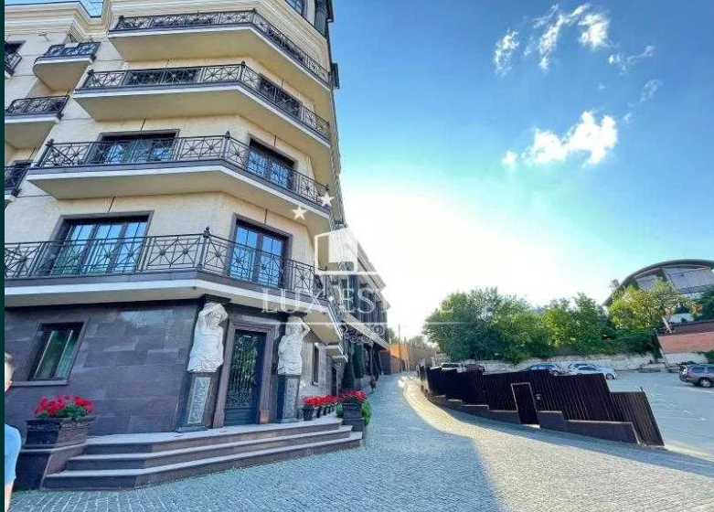 В Киеве продают квартиру &quot;для любителей роскоши&quot;: сумма шокирует