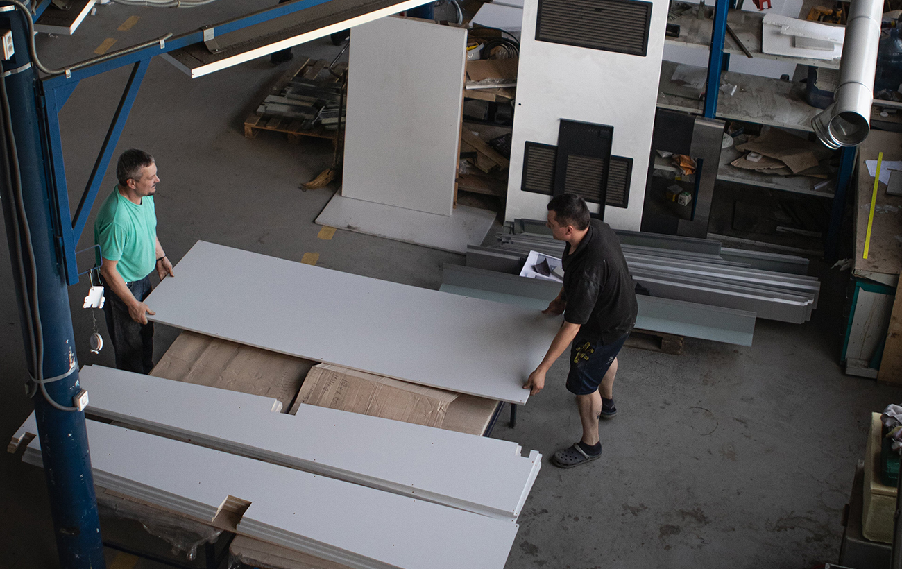 Складаються, як лего. Під Києвом створюють модульні будинки для зимівлі: унікальні фото