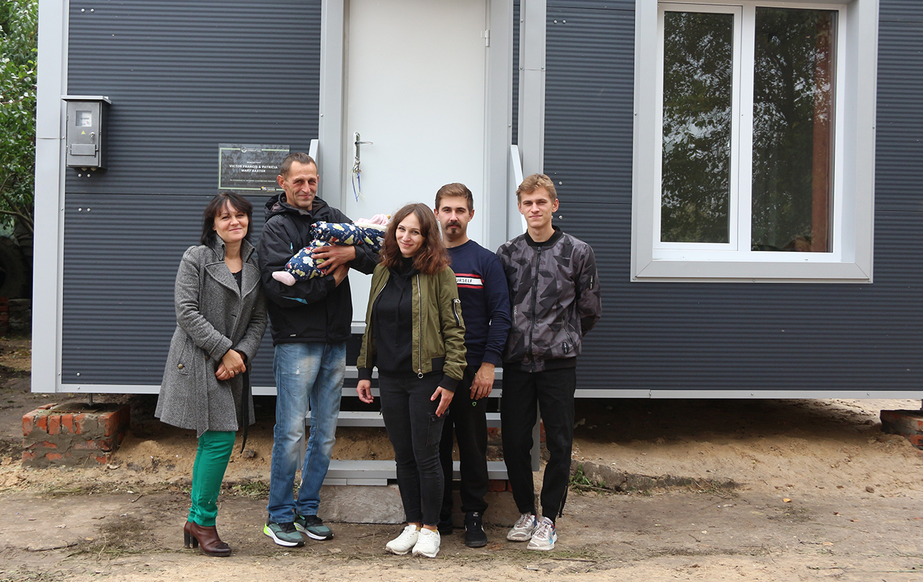 Складаються, як лего. Під Києвом створюють модульні будинки для зимівлі: унікальні фото