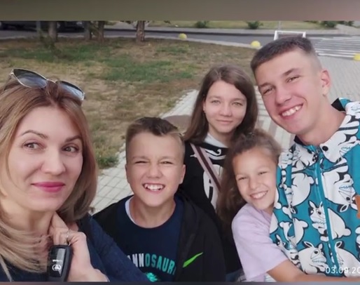 "Ми вас не боїмося": сім'я-опікун трьох дітей показала, як підготувалася до блекауту