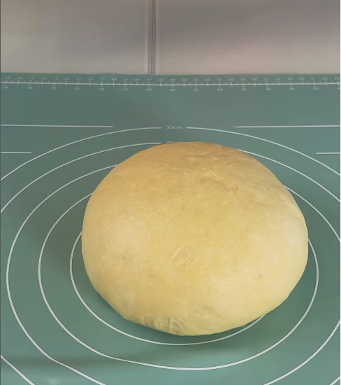 Найкращий варіант побалувати родину. Тримайте рецепт сінабонів з малиновою начинкою