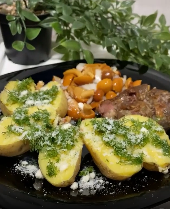 Як швидко та смачно запекти картоплю без духовки: на приготування піде тільки 10 хвилин