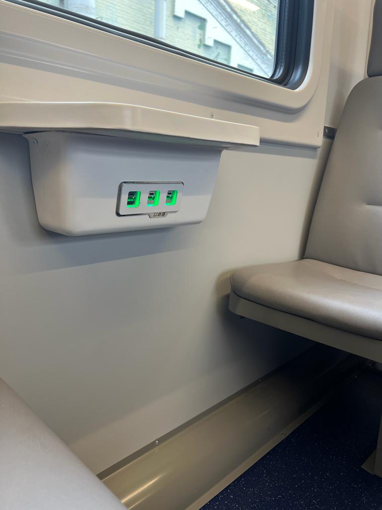 Укрзализныця показала новый поезд класса &quot;комфорт&quot; (фото)