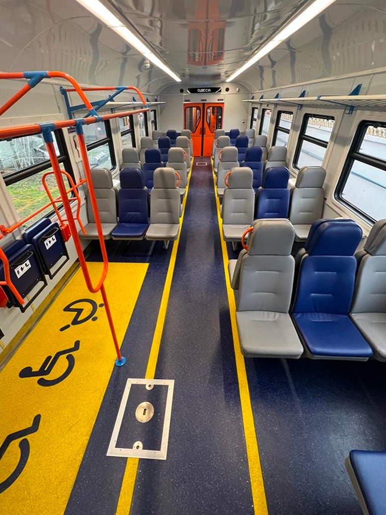 Укрзализныця показала новый поезд класса &quot;комфорт&quot; (фото)