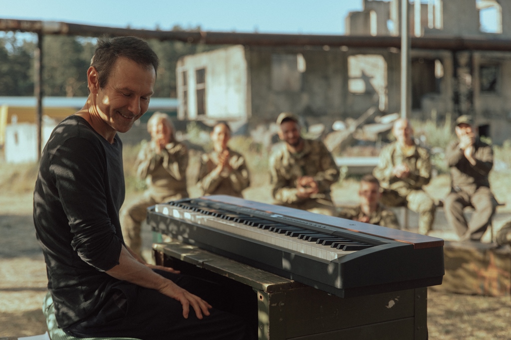 Океан Ельзи показали відео на нову версію культового хіта, яке пробирає до мурашок