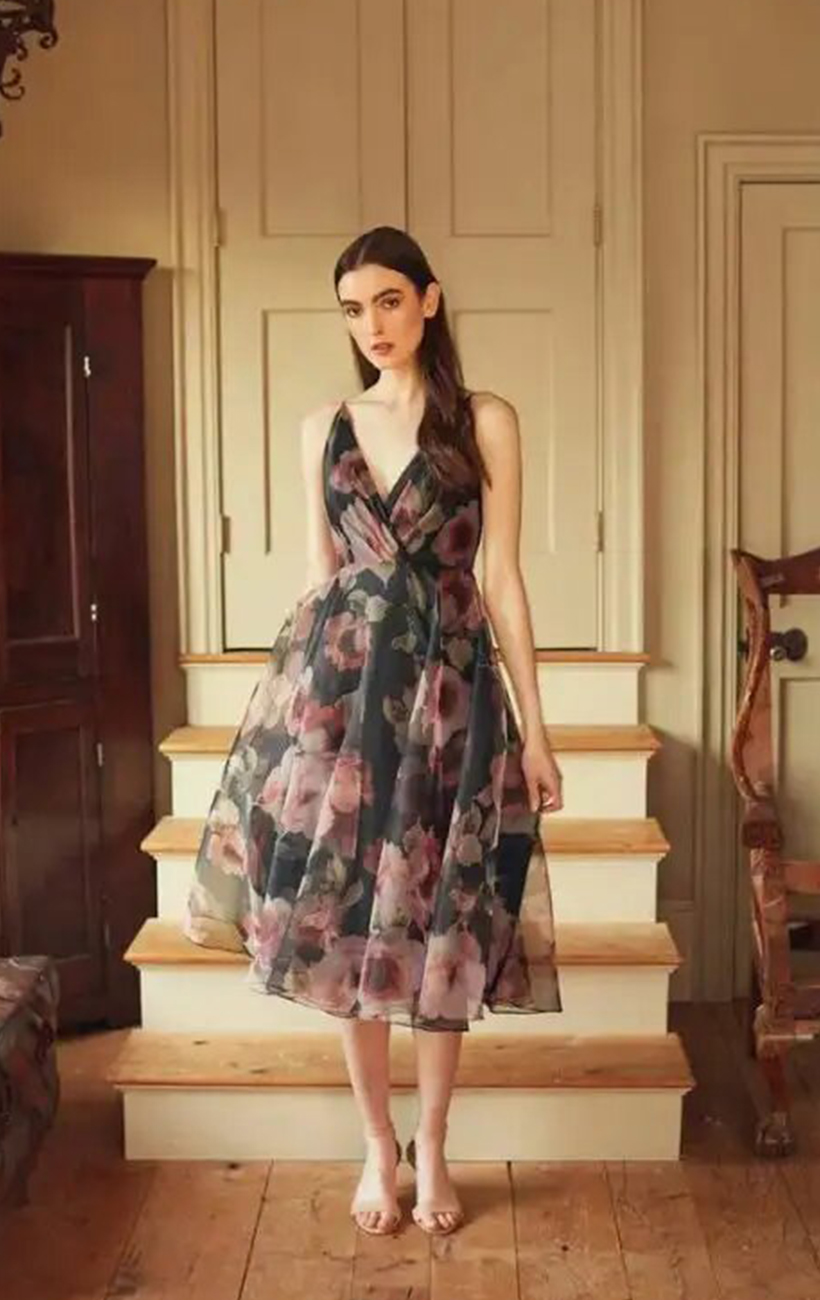 Стилісти назвали 5 суконь-антитрендів, про які пора забути цього літа: перелік із фото