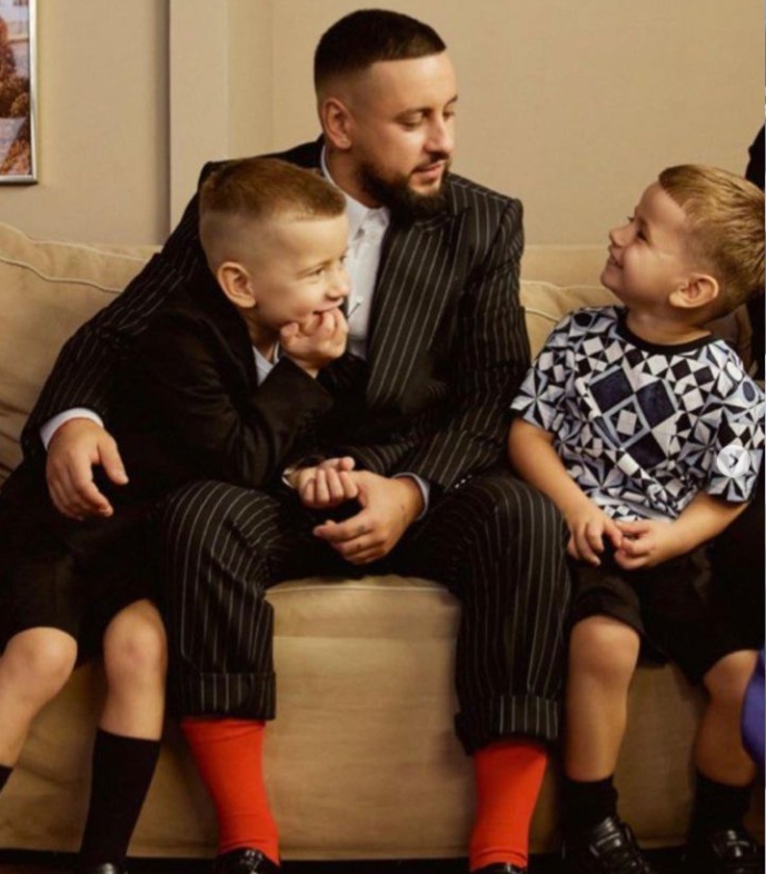 &quot;Ми прийняли рішення&quot;. Монатік вперше зізнався, де під час війни перебуває його дружина та діти