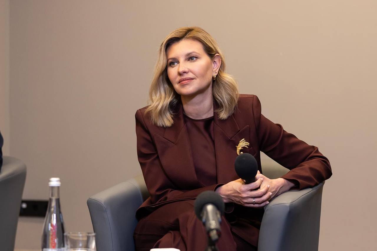 Колосья пшеницы и бриллианты. Какие броши выбирают первые леди Украины и США (фото)