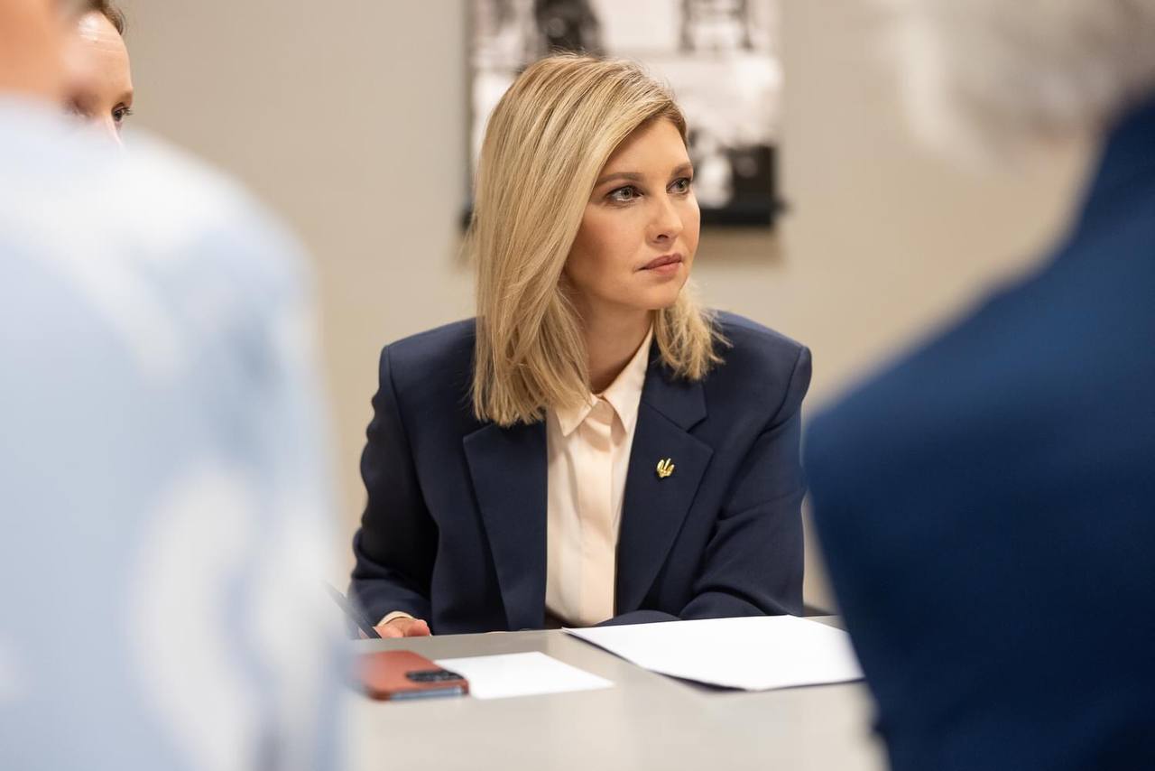 Колосья пшеницы и бриллианты. Какие броши выбирают первые леди Украины и США (фото)