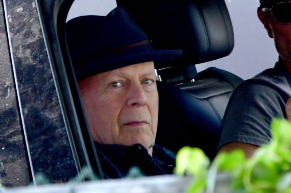 Тяжелобольного Брюса Уиллиса впервые после его диагноза увидели на публике (фото)