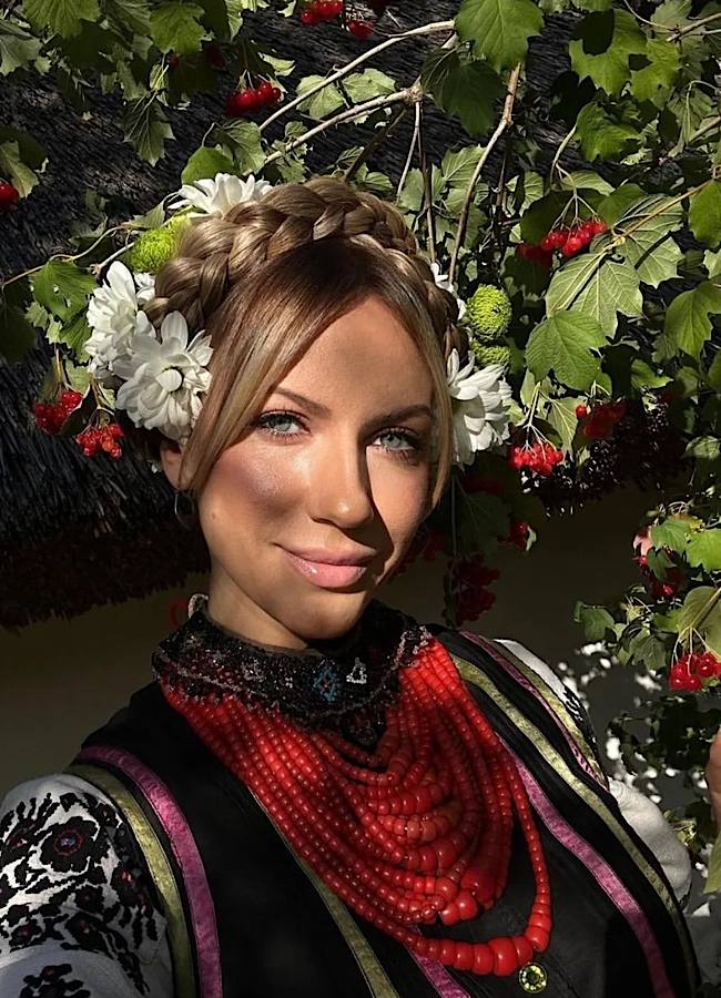 Штучний інтелект показав, як можуть виглядати Ксенія Мішина, Леся Нікітюк та інші зірки