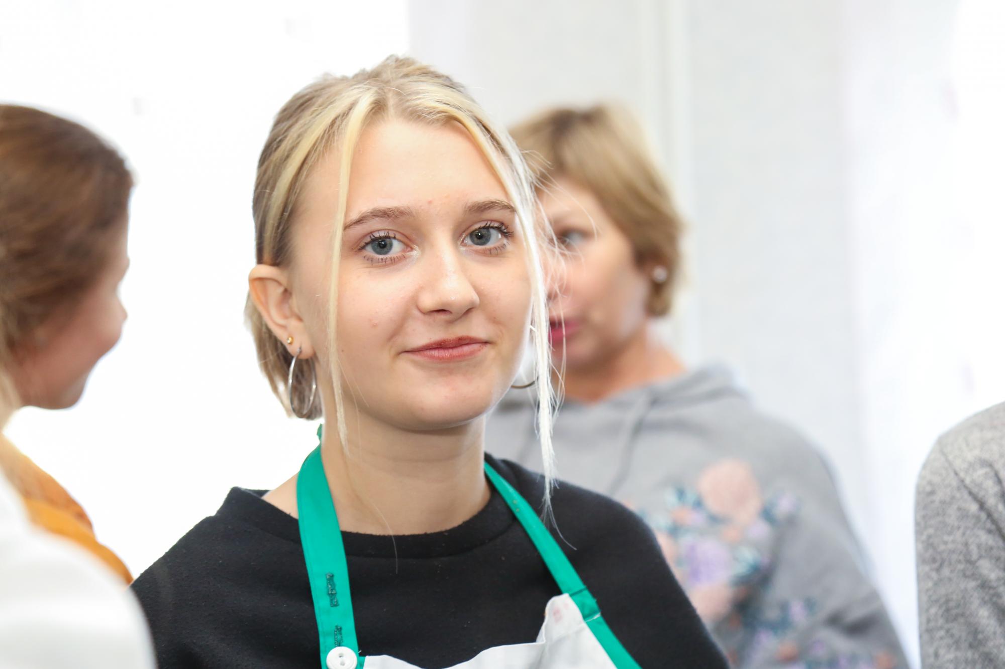 "Сергій цибульку наріже краще багатьох шеф-кухарів". Як в ліцеї у Борзні знедолених дітей вчать готувати і стригти (фото)