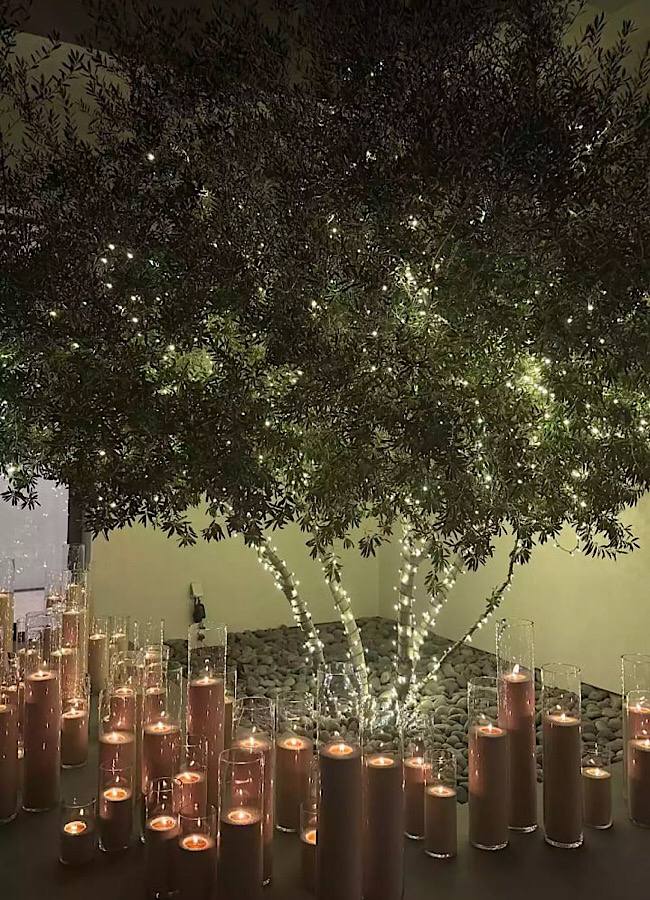 Джей Ло, Кім Кардаш’ян та інші зірки показали, як прикрасити будинок до Різдва