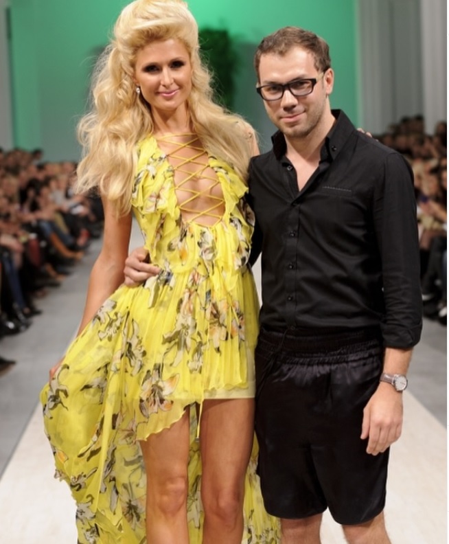 &quot;Вона звичайно перебрала&quot;. Андре Тан розказав, як запросив Періс Хілтон до Києва